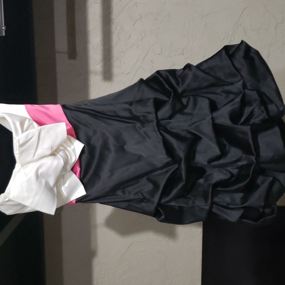 Dress - Picture 2 of 4